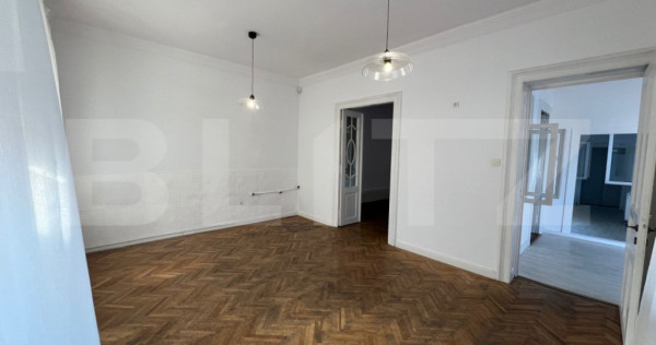 Spatiu comercial 4 camere, 130 mp, zona Piata Mare