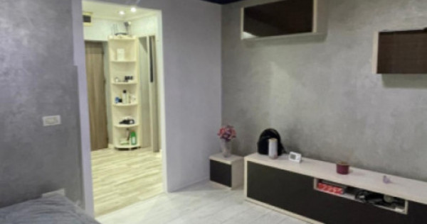 Apartament 3 camere de vanzare - zona Far Constanta