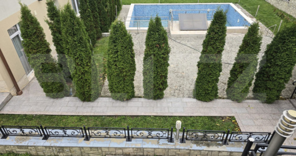 Vile cu piscina exclusivista de vanzare in zona Grand Hote
