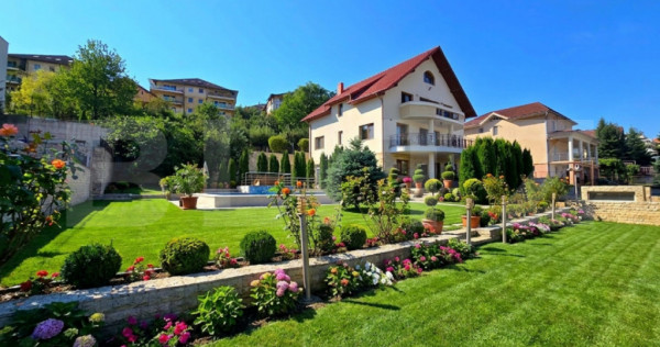 Vila cu piscina exclusivista de vanzare in zona Grand Hote