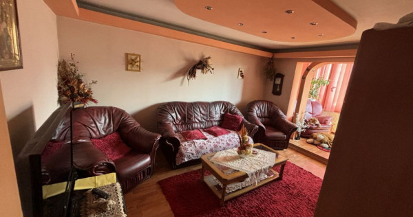 Apartament 3 camere zona Judetean,decomandat,110000 Euro