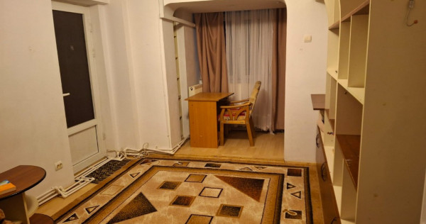 Apartament 3 camere decomandat, et. 3 cu lift, Pacurari