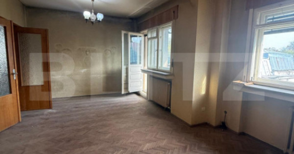 Apartament cu 4 camere, 95 mp, zona Centrala
