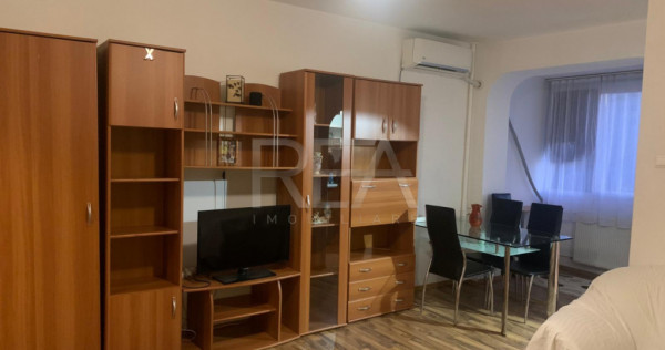 Garsonieră, Costin Georgian, et. 4, anvelopat