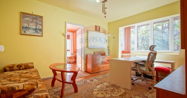 Apartament 3 camere, complet mobilat, la 1 minut de Piaț...