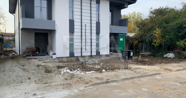 2 Duplex-uri la 8 minute distanță de mers pe jos de stați