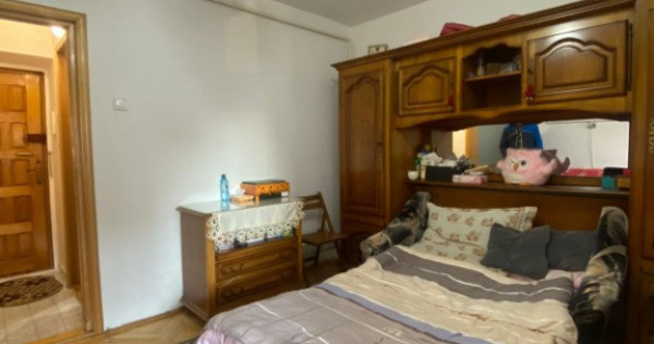 Garsonieră vis a vis de Hala Centrală, etaj 2