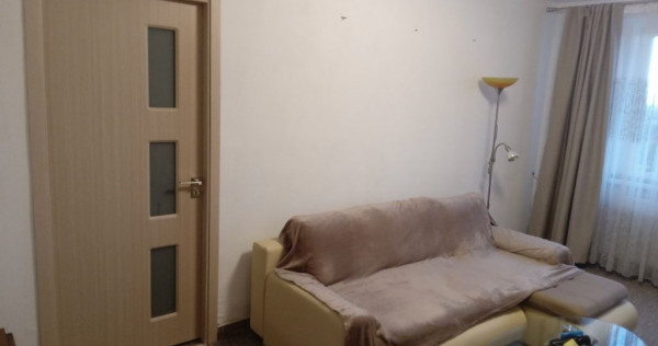 Apartament 3 camere mobilat,zona Grivitei,parcare,122500 Eu