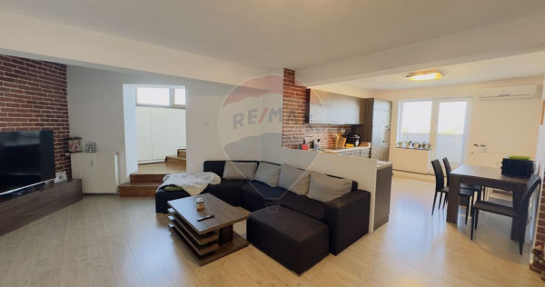 Apartament cu 3 camere + terasa inchisa (camera) zona Dec...