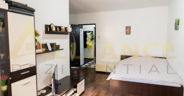 Garsoniera ~ 33 mp ~ { Strada Luica }