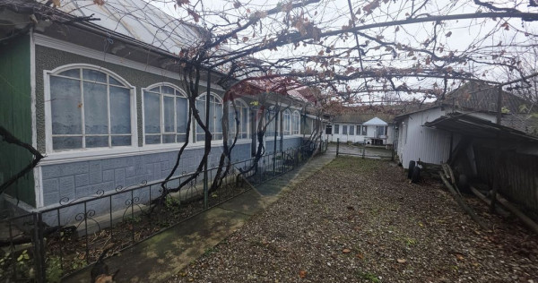 Casă / Vilă cu 4 camere de v&acirc;nzare