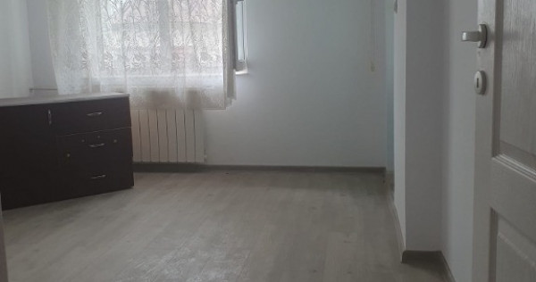 Garsoniera zona Capat 1, etaj 2, decomandat