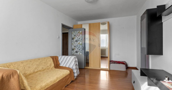 Apartament cu 3 camere de inchiriat- zona Vlaicu