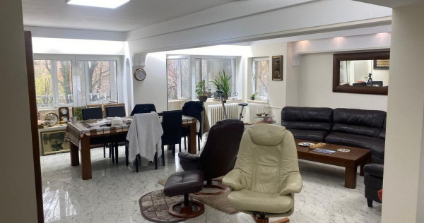 Apartament 4 camere (fost 5) Blv. Unirii (La f&acirc;nt&acirc;ni), ...