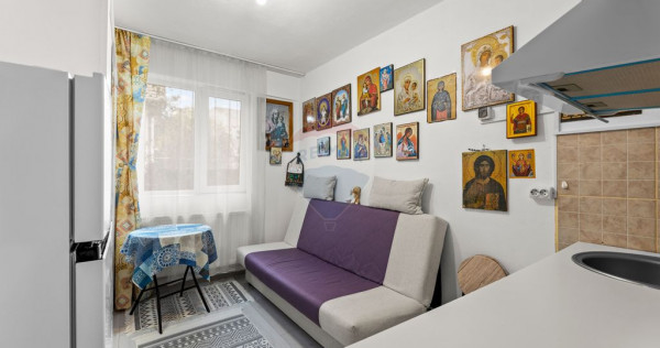 Garsonieră renovată, complet mobilată, zonă centrală...