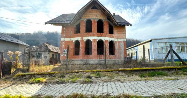 VAND CASA SI TEREN IN ARCALIA, CU TOATE UTILITATILE SI 19 AR