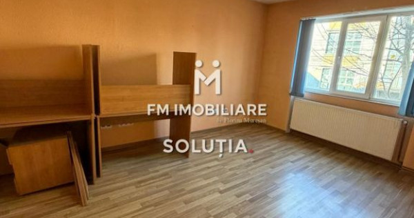 Apartament de vanzare 2 camere , etaj 1 - zona Piata Revo...