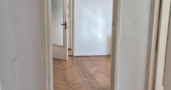 Apartament 3 camere –Centru-Orientare S-E