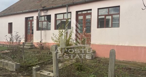 Casa veche cu teren de 2518 mp