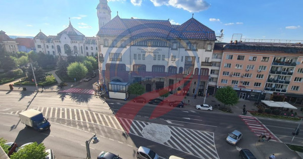 Apartament ultra central cu 2 camere decomandat complet u...