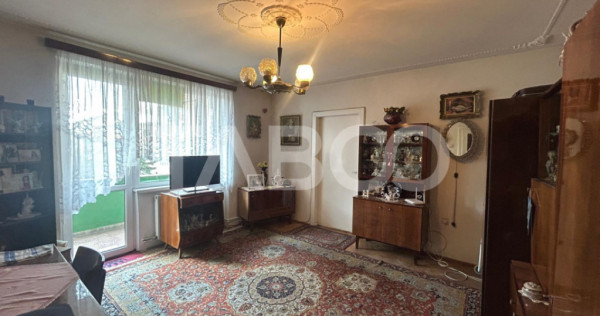 Apartament 2 camere si balcon etaj intermediar de vanzare in