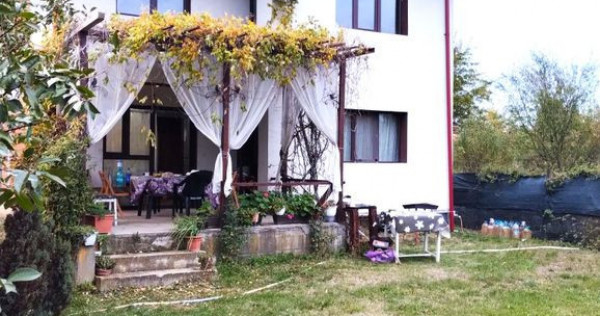 Vilă individuală 6 camere, teren 903 mp !