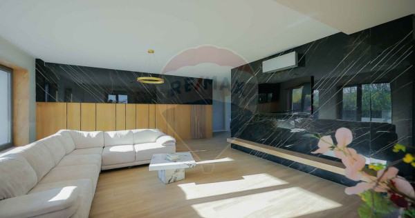 De vânzare Vilă cu 8 camere în Sânmartin, 290 mp util...