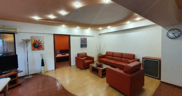 De închiriat – Apartament 3 camere în Universitate, km 0!