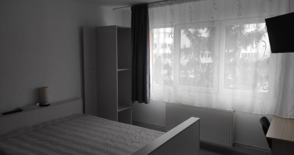 Garsoniera decomandata etaj intermediar zona Astra