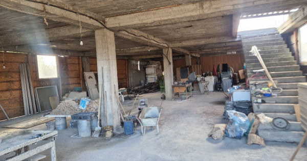 Inchiriez atelier hala 300m2 in arad, Gai. plus loc in fata mare