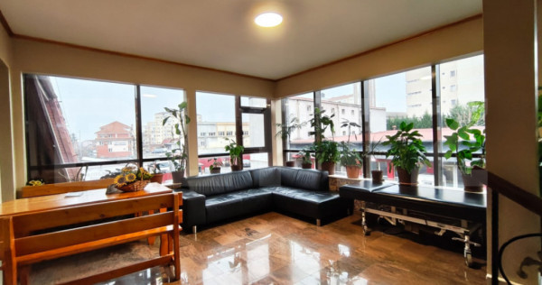 Spații comerciale in clădire de birouri central