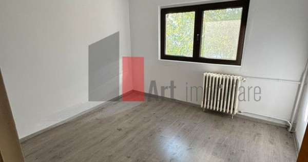 De vânzare – Apartament 3 camere, Sector 4