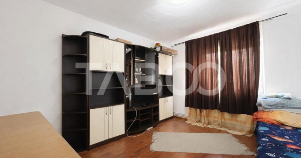 Garsoniera cu balcon si pivnita de 12 mp etaj 1 Zona Strand