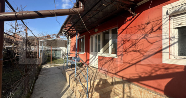 Casă pe un nivel, 3 camere, curte + anexe, ideală pentru p