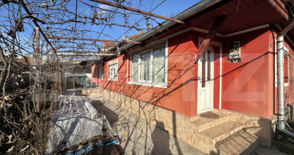 Casă pe un nivel, 3 camere, curte + anexe, ideală pentru p