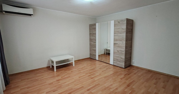 Garsoniera 40 mp cu centrala proprie zona strazii Pecineaga