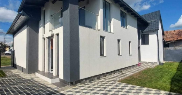 Casă Unirea formată din două apartamente,cu două intrări separate.