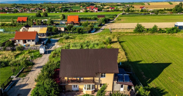 Vila luminoasa, gradina proprie, priveliste panoramica spre