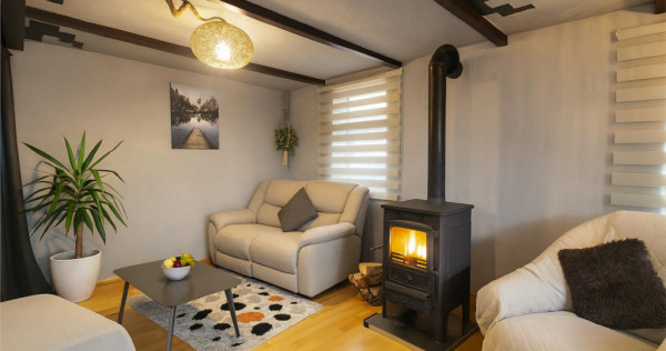 3D! Cabana cu autenticitate,mobilata,utilata, teren700mp,ser