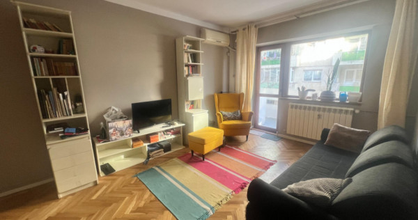 Centru apartament 3 camere renovat etajul 1 vedere stradala