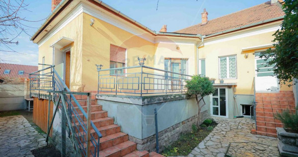 Casă Evreiască de V&acirc;nzare, Singur &icirc;n Curte &icirc;n zona U...