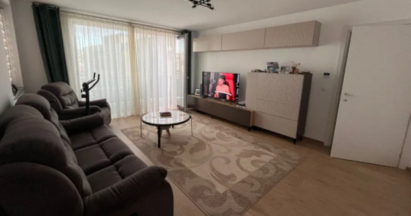 Apartament 3 camere, decomandat - zona Tractorul