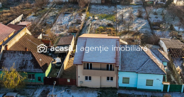 Casă nouă cu etaj semifinalizată &icirc;n Aradul Nou