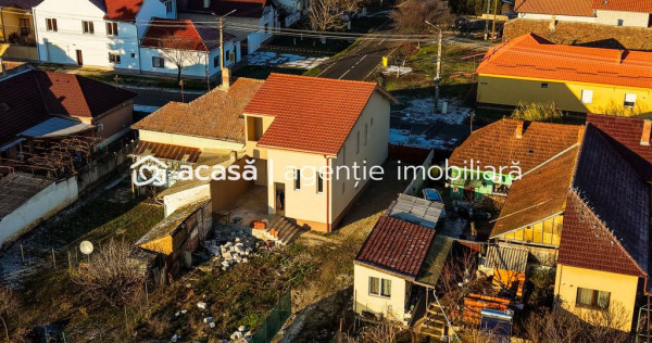 Casă nouă cu etaj semifinalizată, zonă liniștită &icirc;...