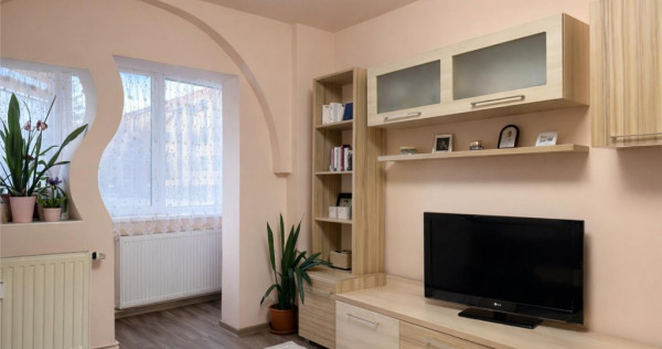 Apartament 3 camere, decomandat, etaj1, loc parcare,Tractoru