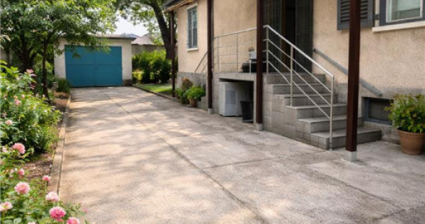 Casa singura in curte, cu garaj, Central, Brasov