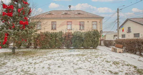 Spațiu de &icirc;nchiriat, central, S&acirc;npetru!