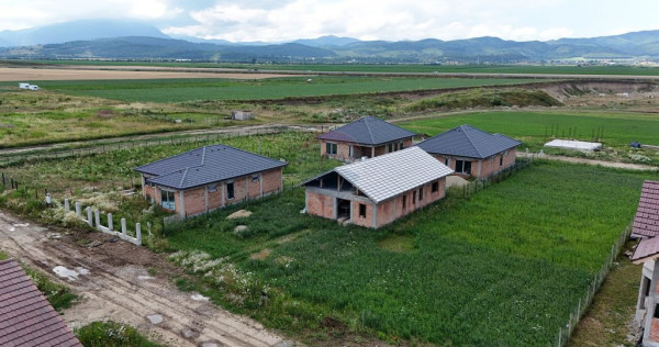 Comision 0! Casă la Roșu + Teren 500 mp &ndash; Cristian - ...