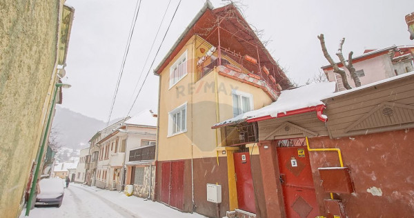 Proprietate cu 2 apartamente și garaj, Schei