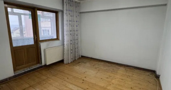 Apartament cu 3 camere decomandate zona Burdujeni